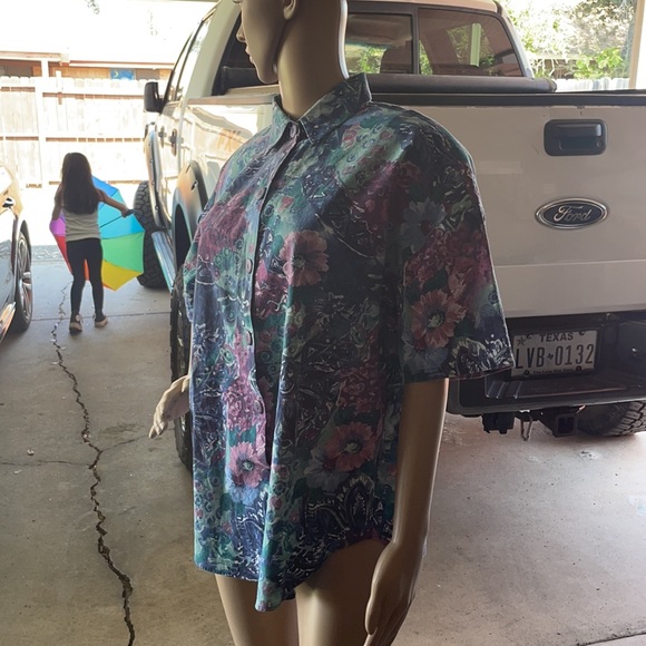 Vintage button down made in Mexico with shoulder pads - Picture 2 of 3